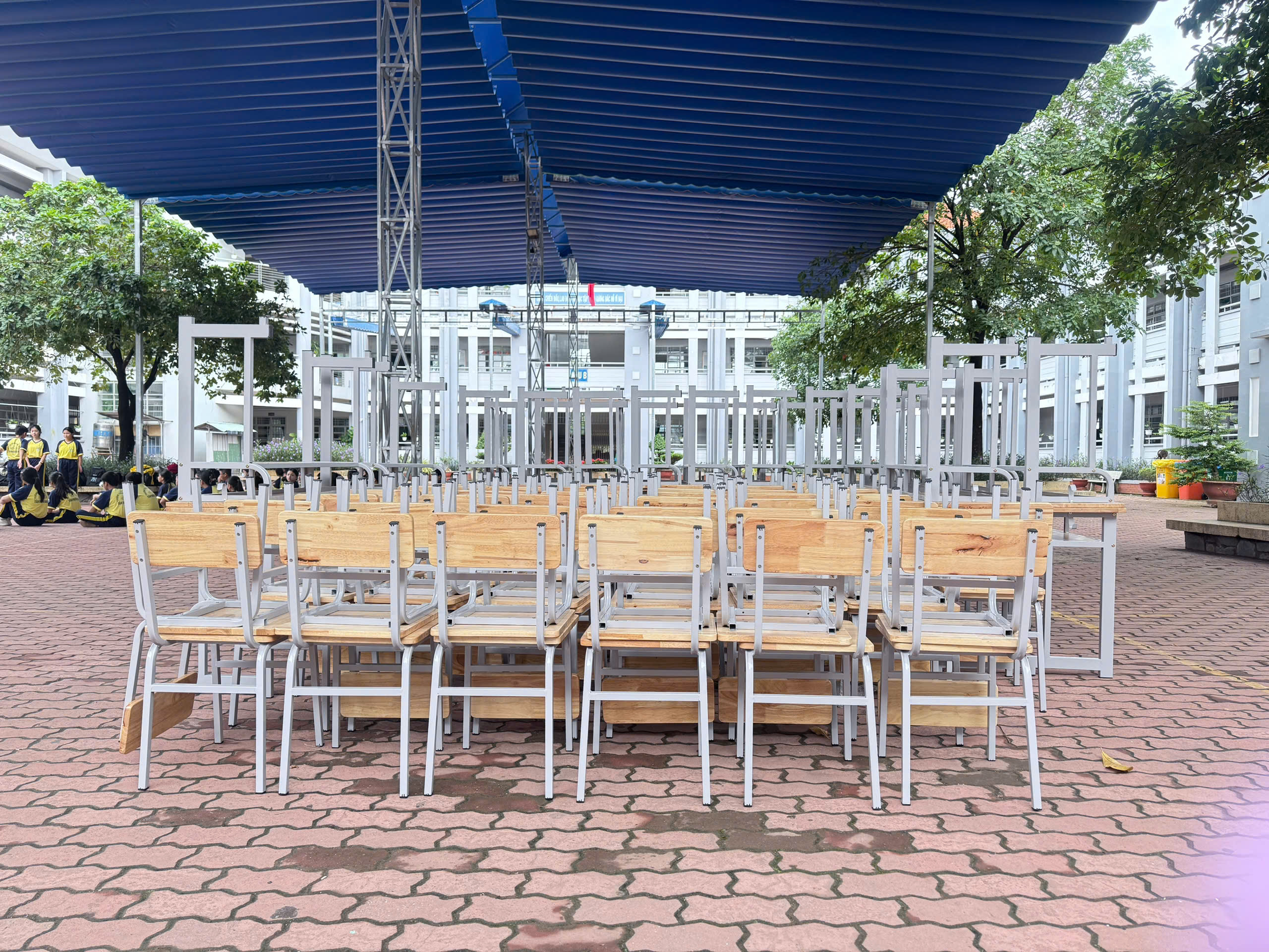 Bàn ghế học sinh gỗ cao su BHSCS12